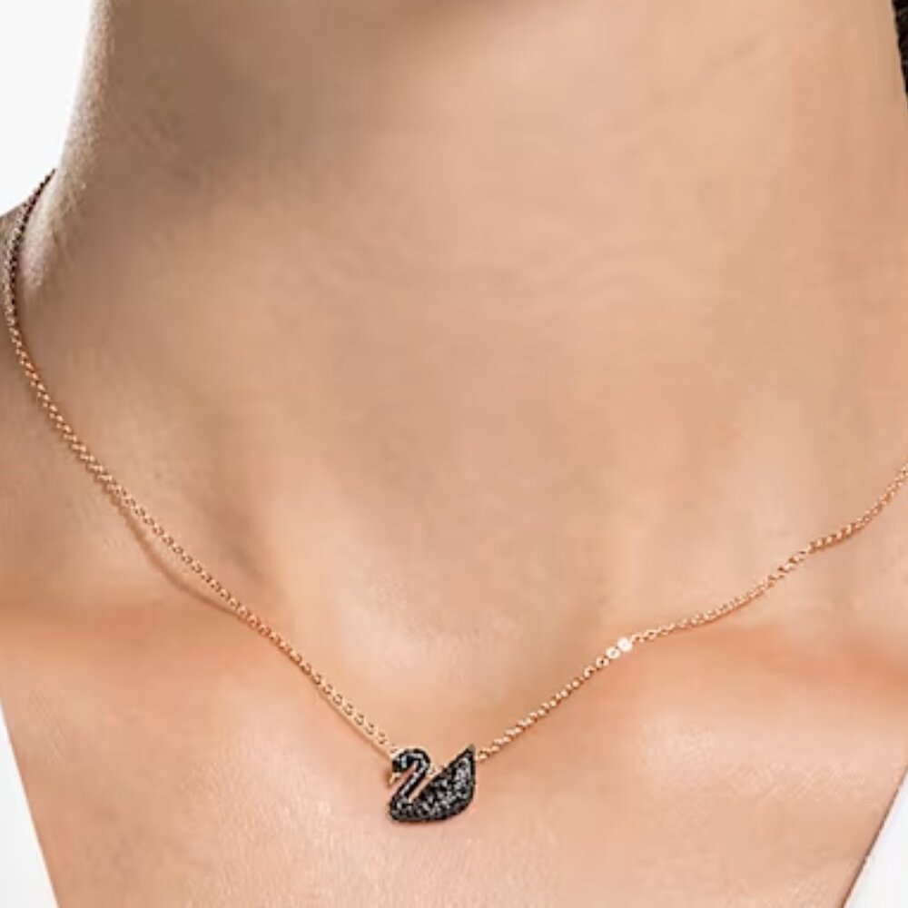 ✨ Swarovski Iconic Swan Pendant Necklace (Jet/Rosé Gold) NEW